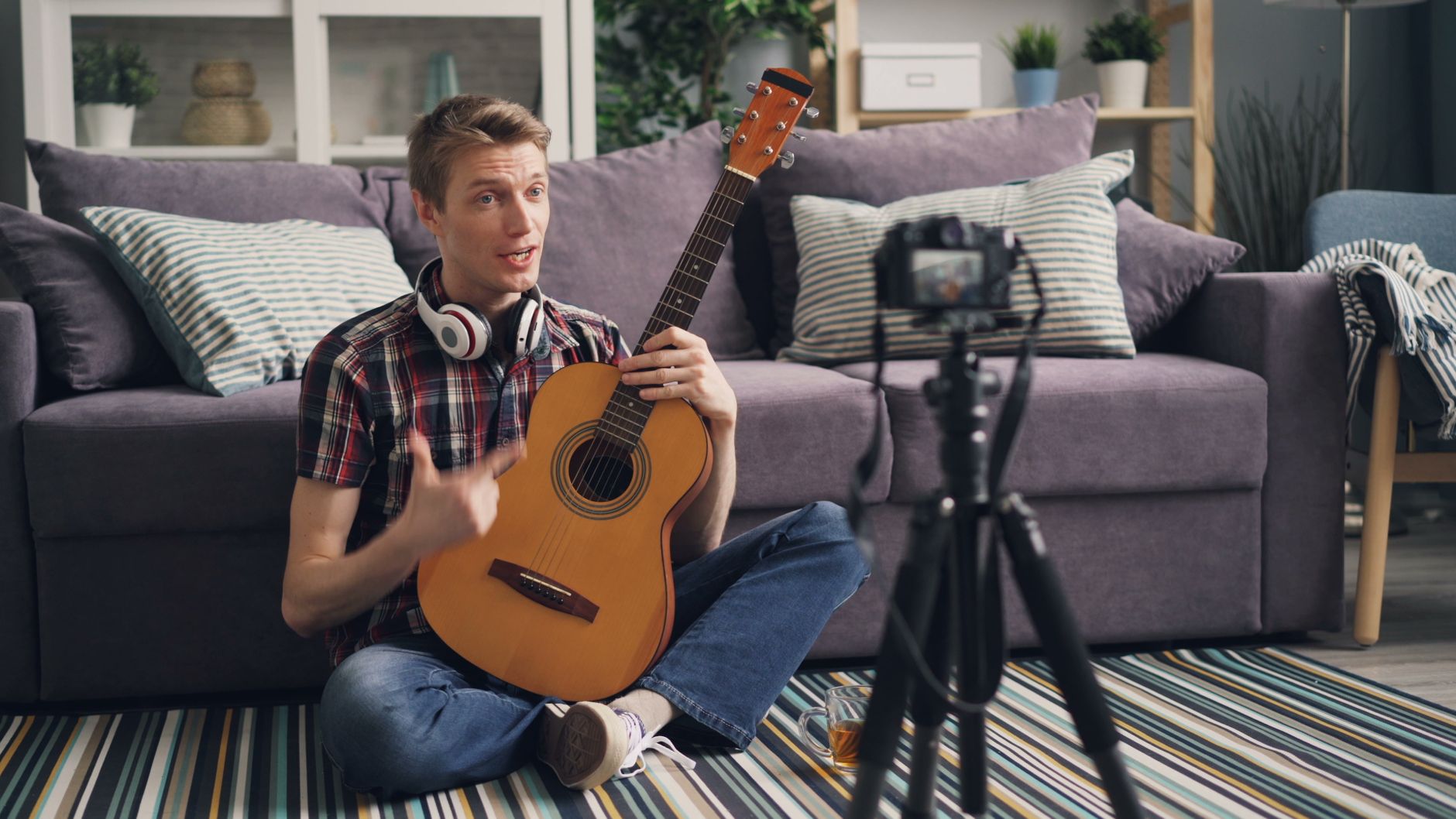 Free background music for vlogs: finding safe, no-copyright audio