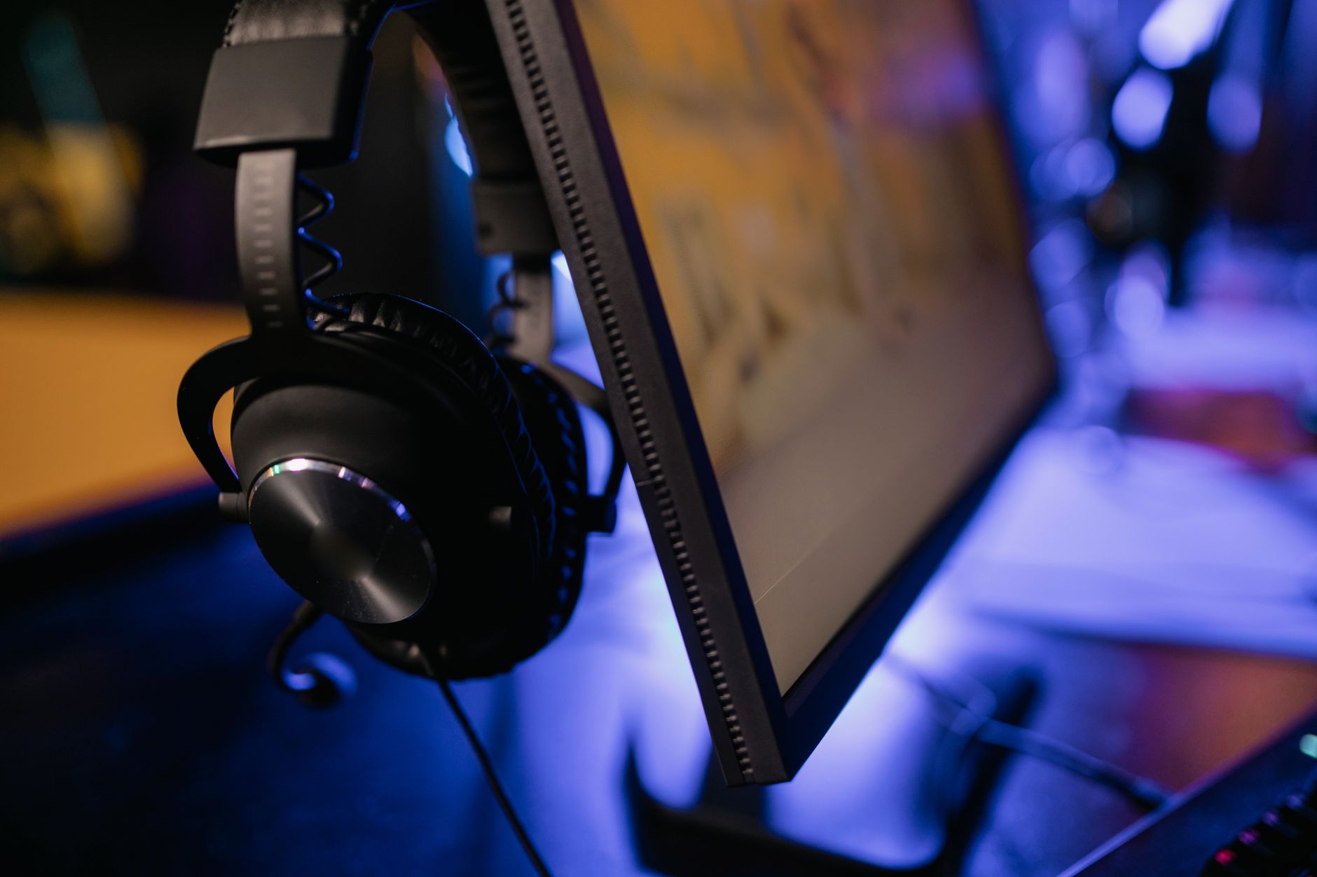Non copyrighted gaming stream background music: safe audio guide